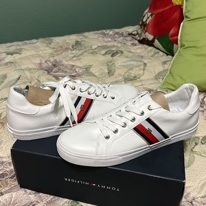 NWT TOMMY HILFIGER Women’s Lenka white sneaker Size 9.5
